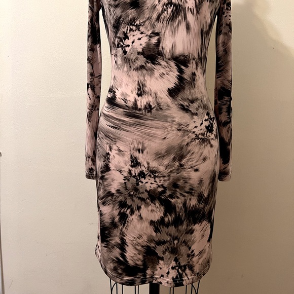 New Guess form fitting midi dress-size M - Picture 2 of 7